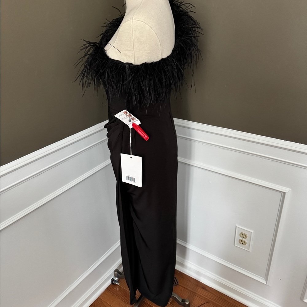 Mac Duggal Black Feathered One Shoulder Dress. Sizes 4. NWT. - Picture 4 of 5